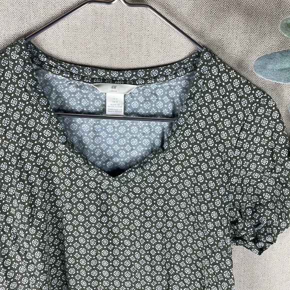 H&M > Green Floral Shift Dress - Picture 7 of 10